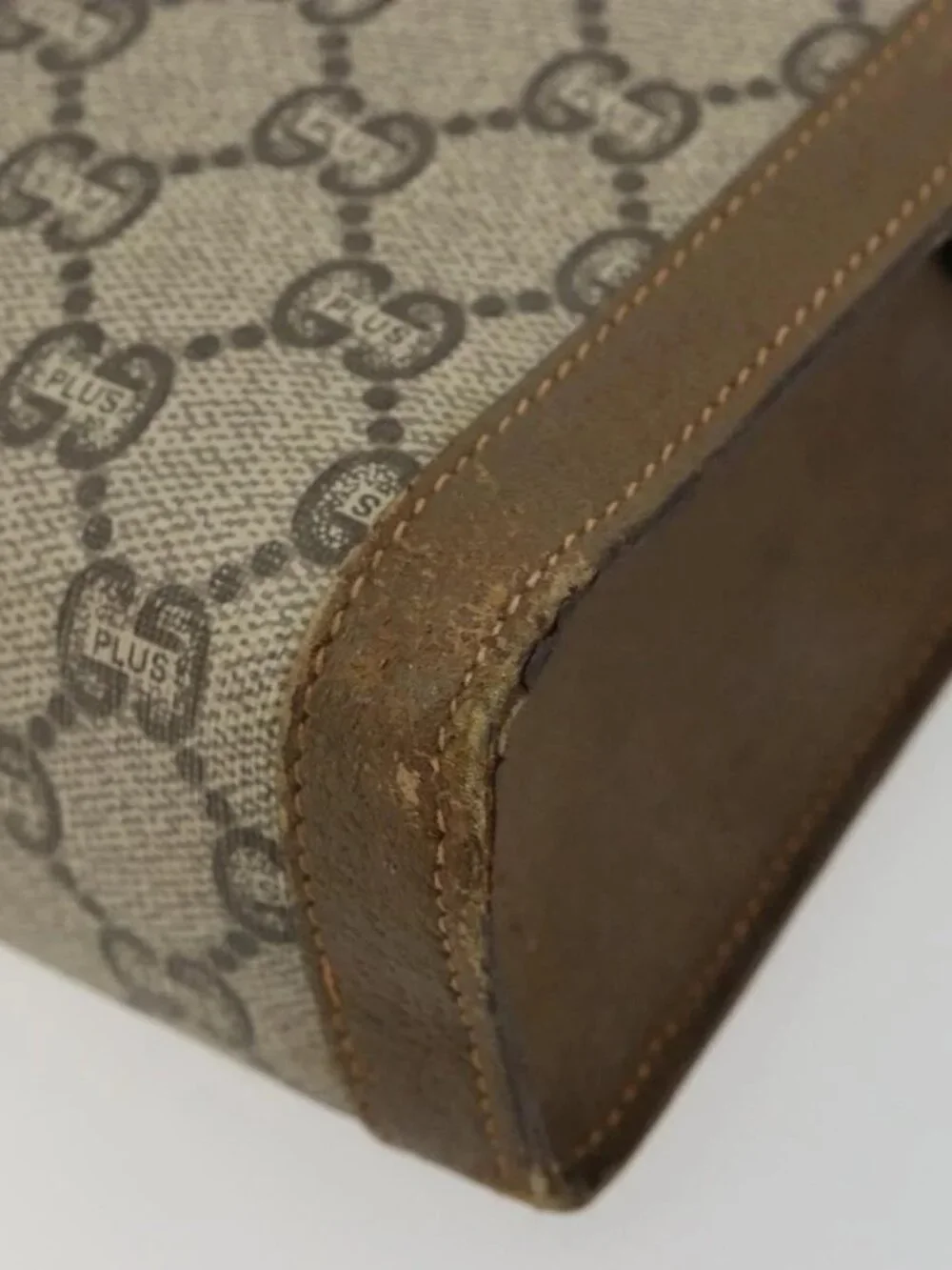 GUCCI GG Supreme Clutch Bag PVC Beige Gold Auth gh2128